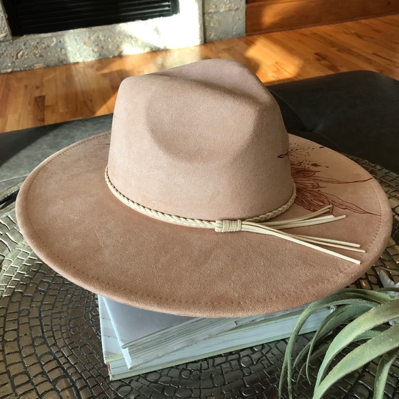 HAND-BURNED PEACH CREAM WIDE-BRIM RANCHER HAT - Picture 7 of 14